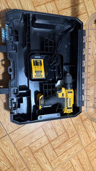 Taladro Dewalt 12V XR Li-Ion con Cargador