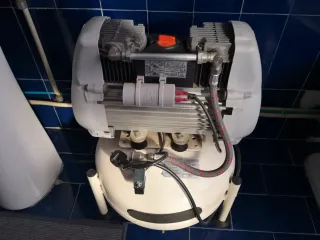 Compressore 25L per riunito dentale marca MGF