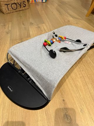 Hamaca bebé BabyBjörn con juguete madera original