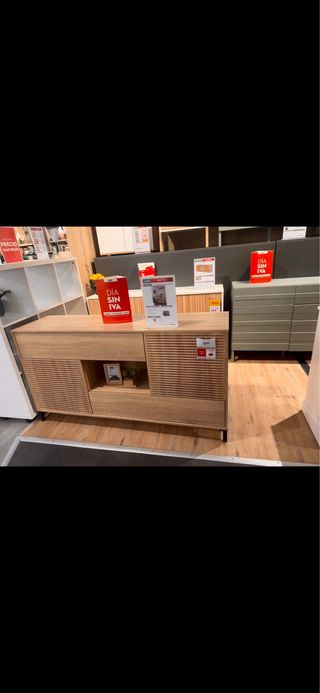 Aparador de madera y metal