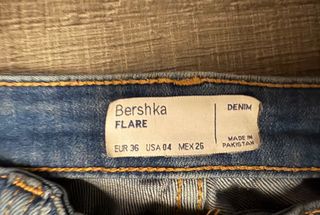 Vaqueros Bershka Talla 36 Flare