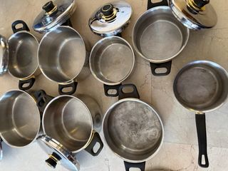 Set di pentole in metallo