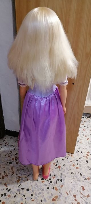 Muñeca rubia alta 105 cm