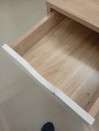 Escritorio madera y blanco con cajones