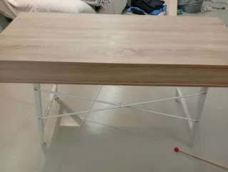 Escritorio madera y blanco con cajones