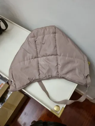 Chaleco acolchado largo camel con Capucha.