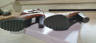 Botines marrones con hebillas