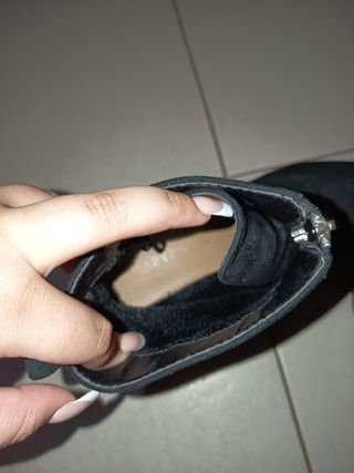 Botines negros con cremallera