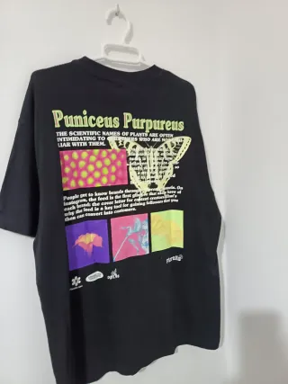 Camiseta Bershka Negra Estampada