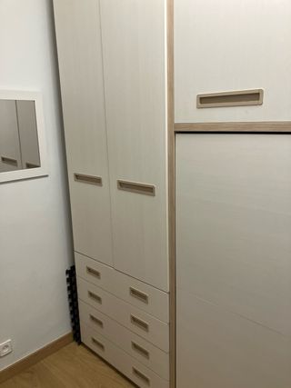 Letto con armadi a muro