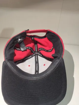 Cappello Jordan rosso e nero taglia unica