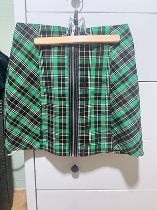 Falda corta cuadros verde y negro