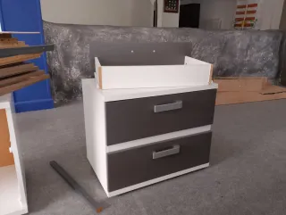 2 mesillas de noche de exposición. SIN USAR