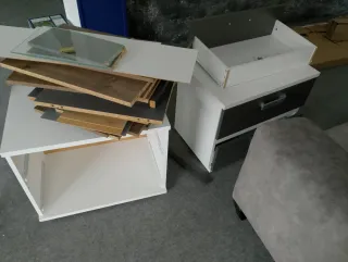 2 mesillas de noche de exposición. SIN USAR