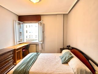 Piso luminoso en venta ciudad Naranco. 4 Hab.