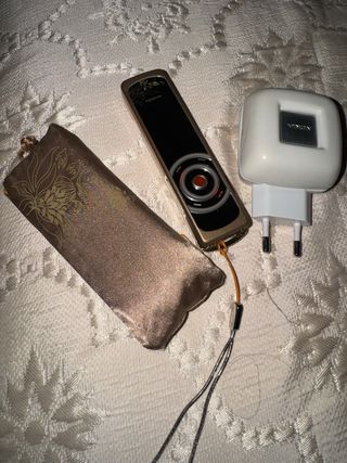 Nokia 7380 Plata sin estrenar con cargador y caja