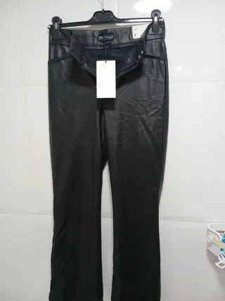 Pantalones efecto piel Zara Talla S