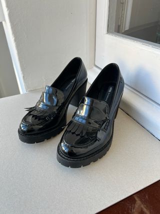 Mocasines Mustang charol negros talla 39