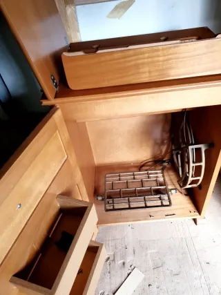 Mueble madera marrón