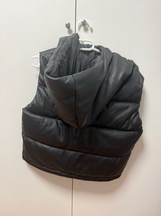 Chaleco acolchado efecto piel