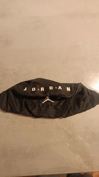 Riñonera Jordan Negra