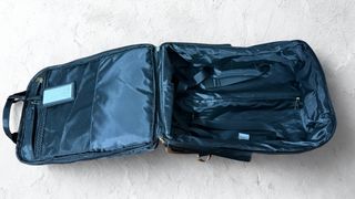 Mochila trolley Parfois negra con etiqueta