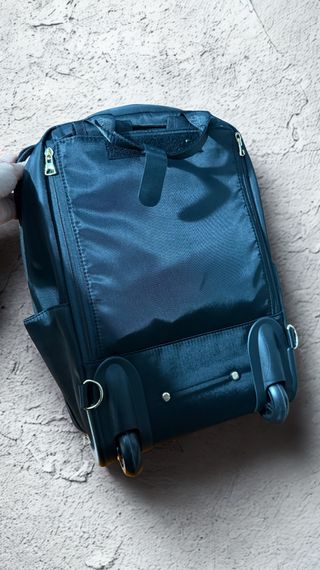 Mochila trolley Parfois negra con etiqueta