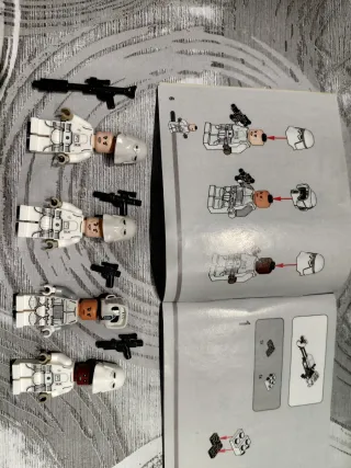 LEGO Star Wars 75320 Snowtrooper Battle Pack open