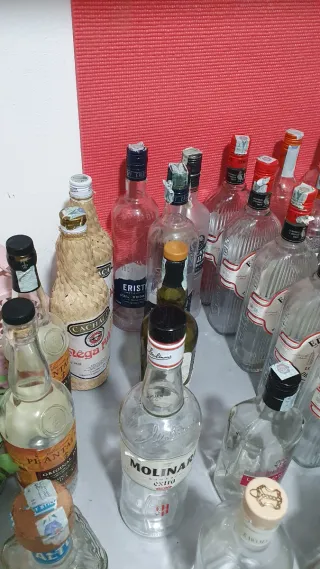 Bottiglie vuote varie