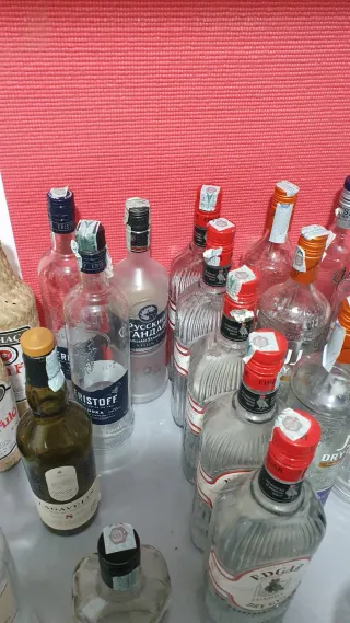 Bottiglie vuote varie