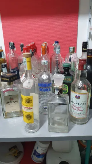 Bottiglie vuote varie