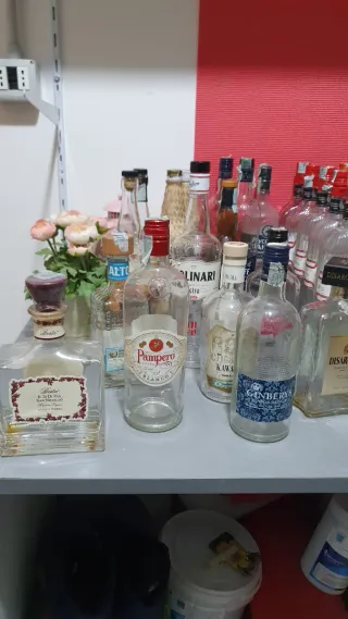 Bottiglie vuote varie