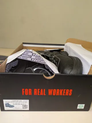 Botas de seguridad y zapatos Kingsman negras