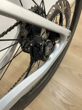 Bicicleta de carbono CUBE talla 53