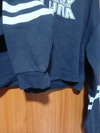 Sudadera corta negra New York