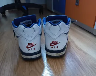 Zapatillas Nike Air Flight blancas y azules