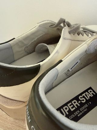 Zapatillas Golden Goose Blancas y Rojas talla 45.