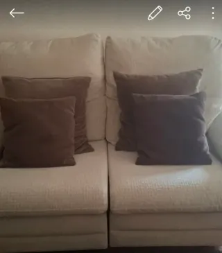 Sofá de tela beige y marrón