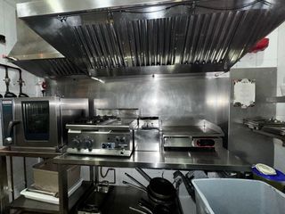 Se traspasa restaurante en pleno funcionamiento.