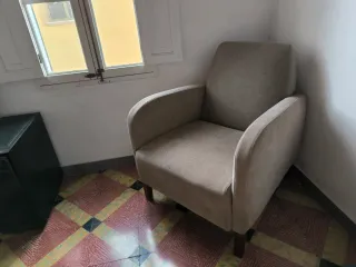 Butaca de tela color beige