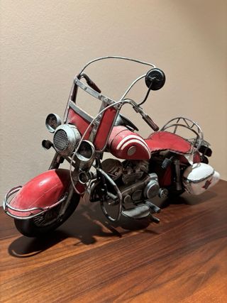 Moto Decorativa Roja y Blanca