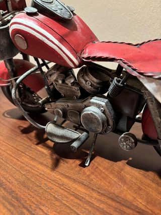 Moto Decorativa Roja y Blanca