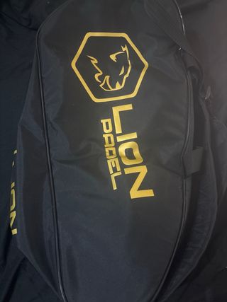 Paletero Lion Padel Negro y Dorado