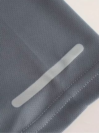 Camiseta deportiva gris