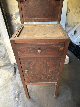 Mesita antigua de madera