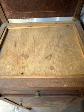 Mesita antigua de madera