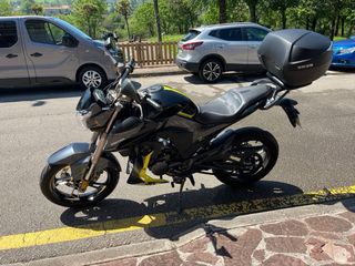 Moto Zontes 125cc Negra con Baúl