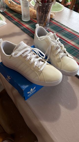 Zapatillas Adidas Beige Nuevas