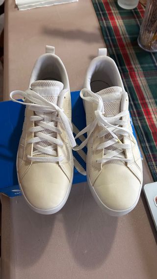 Zapatillas Adidas Beige Nuevas