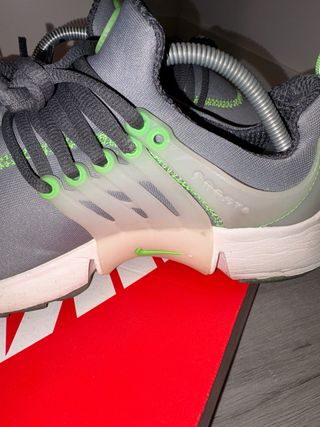 Nike Presto Gris y Verde